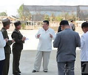 북한 김정은, 지방 공장 건설장 현지지도…"공사량 80% 넘어"