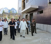 北 김정은, 지방공장 건설 현장 시찰…"보건·양곡관리시설 공사 지시"