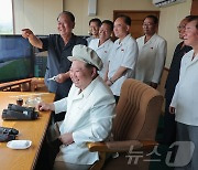 北 김정은 "자폭형무인기 더 많이 생산해야"…성능시험도 진행