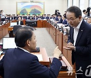 국회 정무위, 김형석 독립관장 두고 충돌…野 "자격 없어" vs 與 "정쟁"(종합)