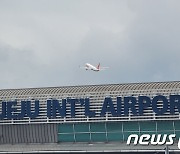 제주공항 활주로 폐쇄…도착편 8편 회항·출발편 29편 발 묶여(상보)