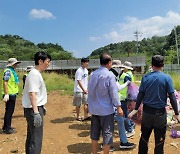 "실수로 1,500달러 버렸어요"...폭염에 2톤 쓰레기 뒤져 찾아준 공무원들