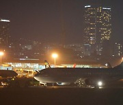 이륙 중이던 항공기 타이어 터져... 제주공항 운항 지연 사태