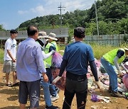 실수로 버린 1500달러…2t 쓰레기 뒤져 찾아준 공무원들