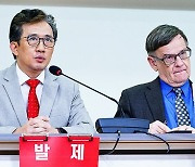 탈북 리일규 "北외교관들, 가슴배지부터 숨겨…국가가 창피"