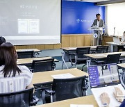 지역사회 공유학교 모델 운영 기본계획 발표하는 정효영 교육행정국장