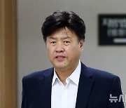 항소심 공판 출석하는 김용 전 민주연구원 부원장