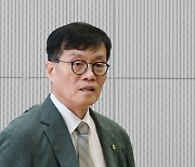 “가계빚 지나치면 금융위기 올 수도”…한은 총재의 경고