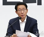 추경호 원내대표 대신 회의 주재하는 김상훈 정책위의장