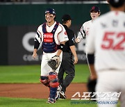 [포토] 손성빈 '병살 좋았어'