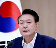 尹 "저출생 대응 현금성 지원 지양…미래 의료수요 철저히 대비"