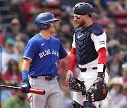 공격땐 이팀 수비땐 저팀… MLB 선수가 ‘한경기 두팀’ 뛴 사연