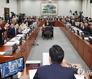 운영위, 대통령실 현안질의…김여사 명품백 공방 예고