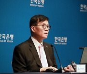 "가계부채 증가, 지나치면 금융위기 초래"…이창용의 무서운 경고