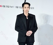 [포토] 이수혁, '완벽한 슈트핏'