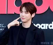 [포토] 강다니엘, '귀엽게 볼콕~'