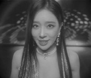 '트롯 서머퀸의 귀환' 송민경, 신곡 '껐다 켜' MV 티저 공개 