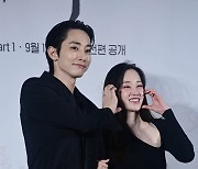 이수혁-전종서, 하트 몰아주기