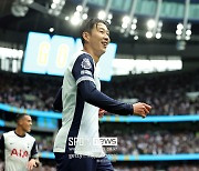 '멀티골' 손흥민, BBC·EPL 모두 싹쓸이 '베스트 11 선정'…'억지 비판' 모두 잠재웠다