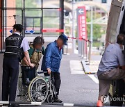 '환자 늘고 인력 줄고' 응급실 의사가 아프다…"약 달고 살아"