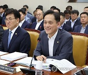 미소짓는 김태규 방통위원장 직무대행