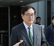 정진석 비서실장, 2심 벌금형 선고