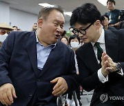 대화하는 한동훈과 이상민