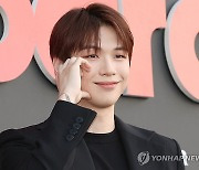 볼하트 만드는 강다니엘