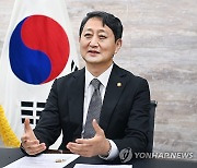 영국 에너지안보·탄소중립부 장관 면담하는 산업부 장관