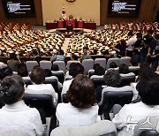 '간호법 통과' 본회의장 방청하는 간호협회