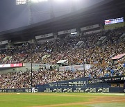 900만 관중 바라보는 프로야구