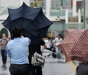 “주택 무너질 정도 위력”… 역대급 태풍 접근에 日 ‘긴장’