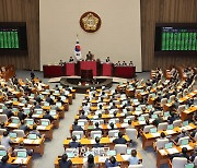 22대 국회 들어 처음 고성·퇴장 없었던 본회의, 간호법·전세사기법·구하라법 의결