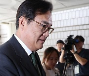 Chung Jin-suk’s defamation sentence reduced to fine on appeal