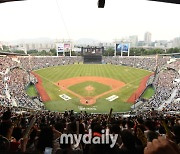 '매일매일이 신기록' 폭발적인 야구 열기, 이제 900만도 얼마 남지 않았다