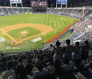 KBO 리그, 사상 첫 900만 관중 돌파…1천만 명 시대도 '초읽기'