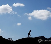 태풍 영향 남해·제주해상 거센 풍랑…동풍에 서쪽 더워져