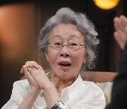 윤여정, '손석희의 질문들' 마지막 게스트