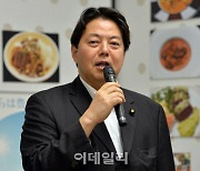 日 관방장관 내달 출마 선언…'포스트 기시다' 태풍에 일정 줄줄이 연기