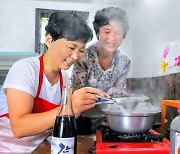 北 김화군 지방공업공장 "첫째 자랑은 밀된장…집에서 담근 맛"