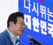 이재명 “민생 살리기에 모든 권한 활용”…조국 “민주당과 건전한 경쟁”