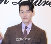 김우빈, 깊은 애도…‘실종 송혜희 씨’ 부친 빈소에 조화