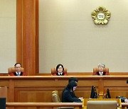 헌재, '이재명 수사 검사 탄핵' 전원일치 기각