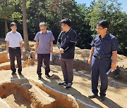 군산 미룡동 고분군 발굴조사 현장 방문한 이경훈 차장