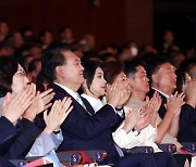 국민의힘 손잡은 '단골' 단체들, 언론기관 요직 장악