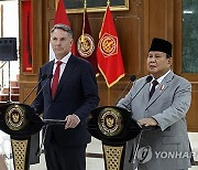 INDONESIA AUSTRALIA DEFENSE DIPLOMACY