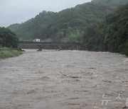 태풍 '산산' 강타 일본의 강 범람해 물바다 된 모습