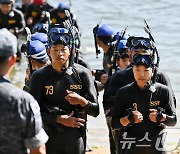 '성별 차이 극복' 해군 첫 여군 심해잠수사 탄생