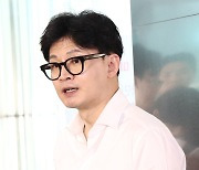 취재진 질의 답변하는 한동훈 대표