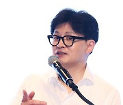 연찬회 마무리 인사말 하는 한동훈 대표